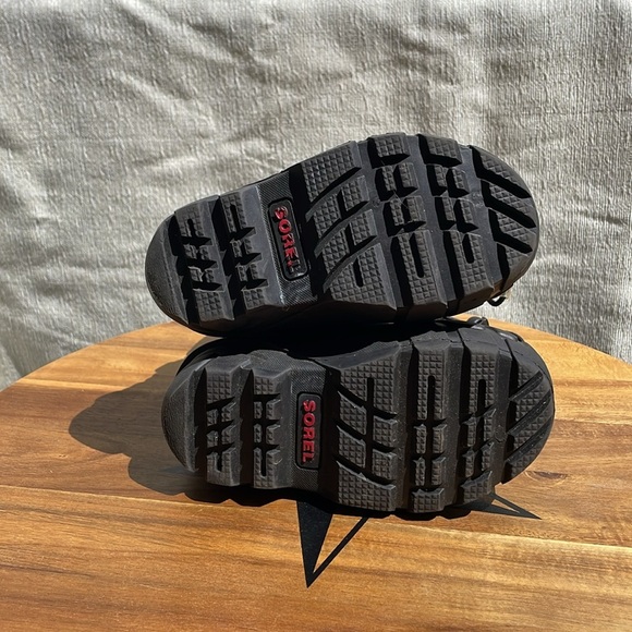 SOREL Kids Flurry Winter Boot Black/Gray/Red Size 9 - Picture 8 of 9